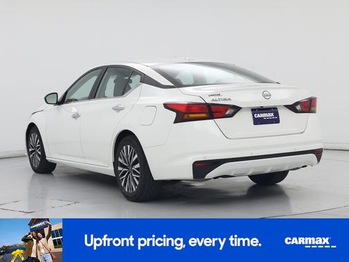 White 2025 Nissan Altima SV
