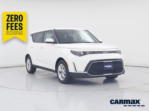 White 2025 Kia Soul LX
