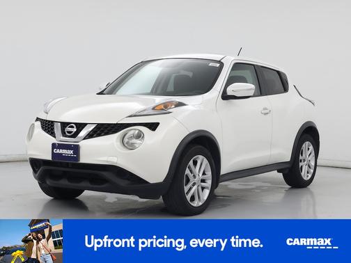 White 2015 Nissan Juke SV