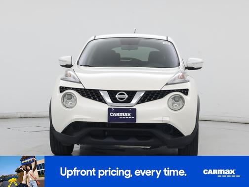 White 2015 Nissan Juke SV
