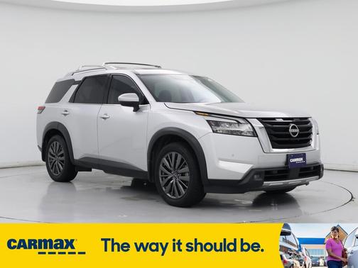 2022 Nissan Pathfinder SL