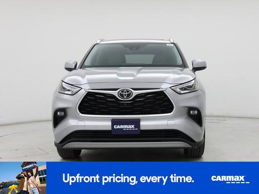 Silver 2022 Toyota Highlander Platinum