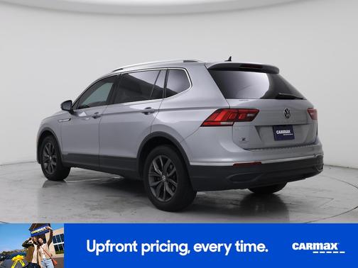 Black 2024 Volkswagen Tiguan SE