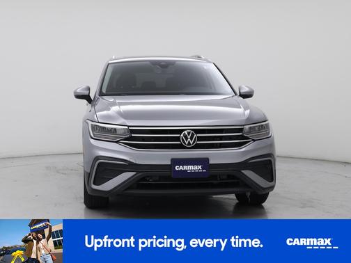 Black 2024 Volkswagen Tiguan SE
