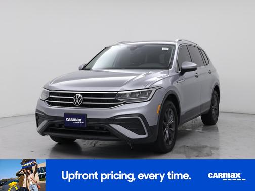 Black 2024 Volkswagen Tiguan SE