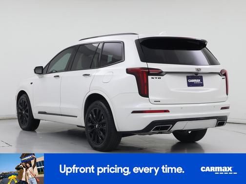 White 2022 Cadillac XT6 Luxury