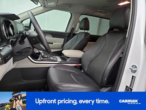 2023 Kia Carnival LX Seat Package