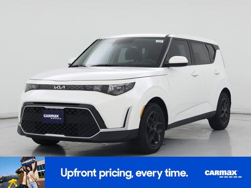 White 2024 Kia Soul LX