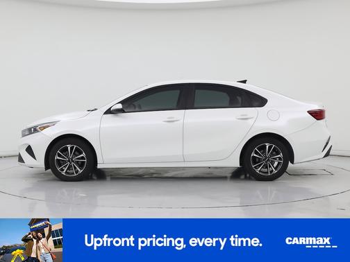 White 2024 Kia Forte LXS