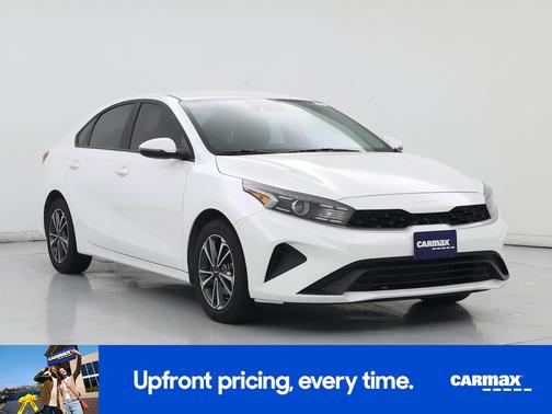 White 2024 Kia Forte LXS