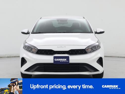 White 2024 Kia Forte LXS