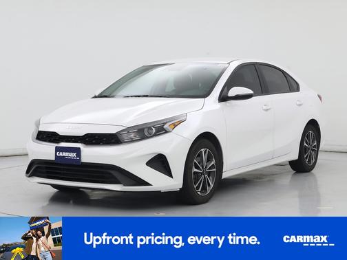 White 2024 Kia Forte LXS