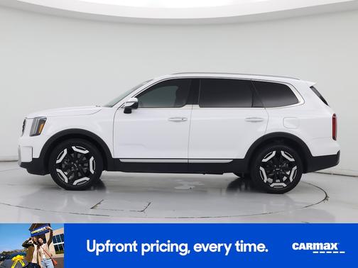 White 2024 Kia Telluride S