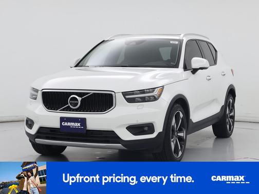 White 2020 Volvo XC40 T5 Momentum