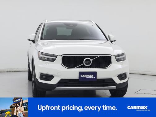 White 2020 Volvo XC40 T5 Momentum