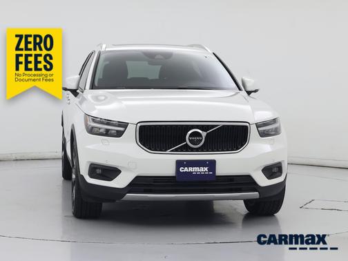 White 2020 Volvo XC40 T5 Momentum