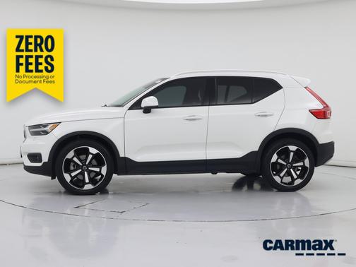 White 2020 Volvo XC40 T5 Momentum