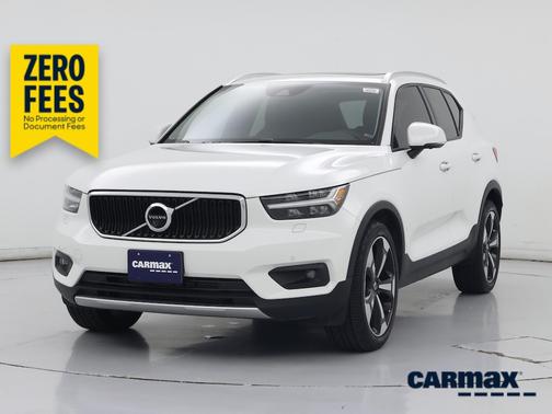 White 2020 Volvo XC40 T5 Momentum