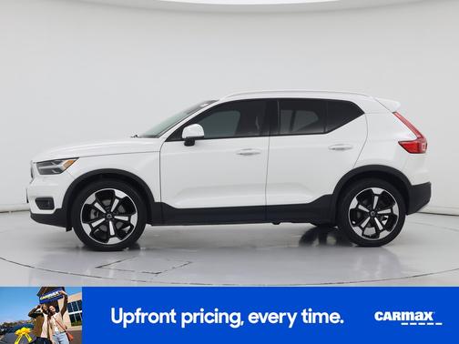 White 2020 Volvo XC40 T5 Momentum