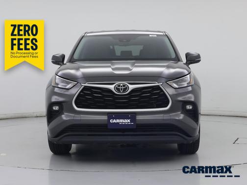 Gray 2023 Toyota Highlander LE
