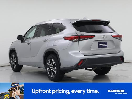 Silver 2022 Toyota Highlander XLE