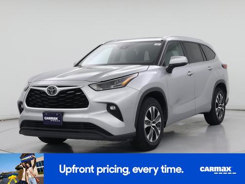 Silver 2022 Toyota Highlander XLE