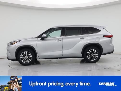 Silver 2022 Toyota Highlander XLE
