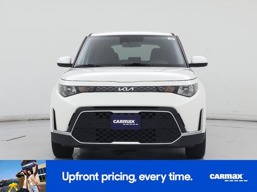 White 2025 Kia Soul EX