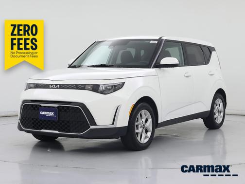 White 2025 Kia Soul EX