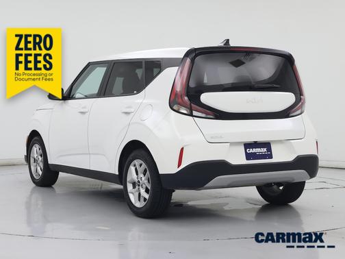 White 2025 Kia Soul EX