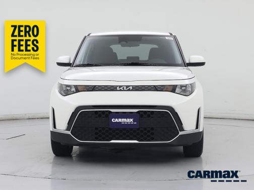 White 2025 Kia Soul EX