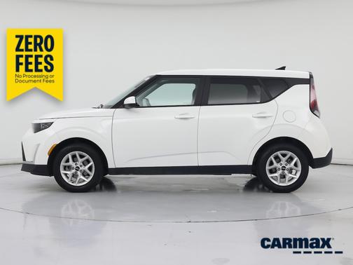White 2025 Kia Soul EX