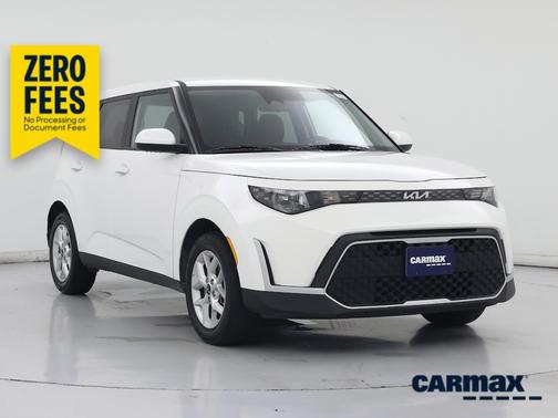 White 2025 Kia Soul EX