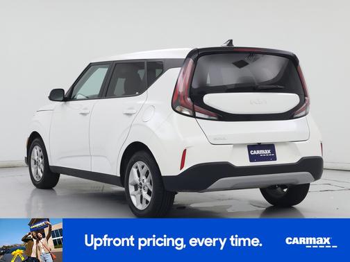 White 2025 Kia Soul EX