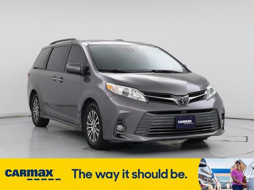 2019 Toyota Sienna XLE