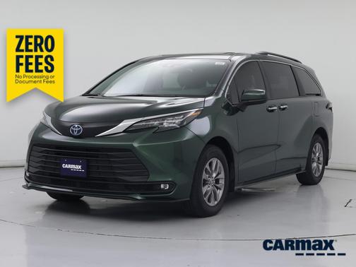 Green 2025 Toyota Sienna XLE