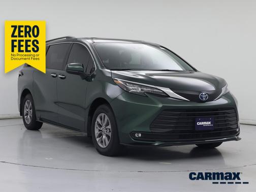Green 2025 Toyota Sienna XLE