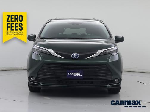 Green 2025 Toyota Sienna XLE