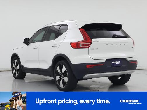 White 2020 Volvo XC40 T5 Momentum