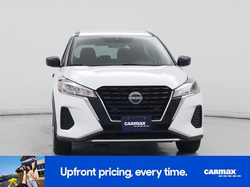 White 2024 Nissan Kicks S
