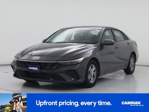 Gray 2024 Hyundai ELANTRA SE
