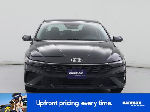 Gray 2024 Hyundai ELANTRA SE