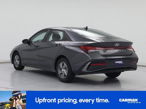 Gray 2024 Hyundai ELANTRA SE