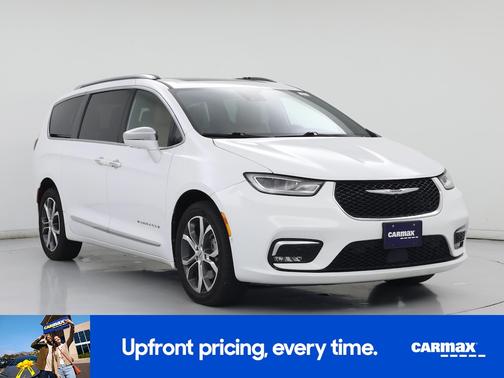 White 2022 Chrysler Pacifica Pinnacle