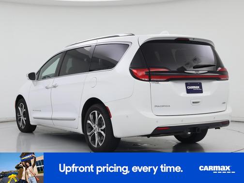 White 2022 Chrysler Pacifica Pinnacle