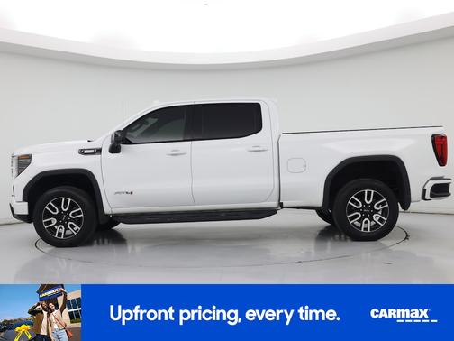 White 2023 GMC Sierra 1500 AT4