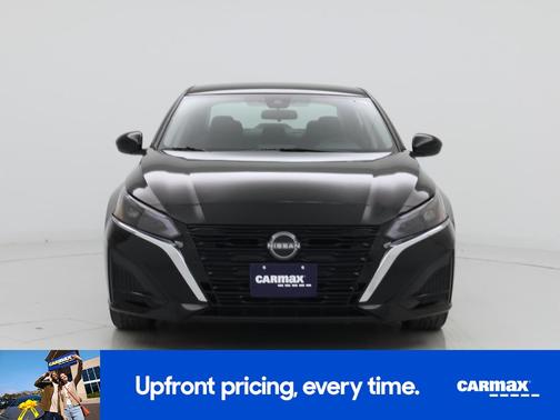 Black 2023 Nissan Altima SV