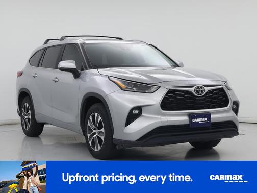 Silver 2023 Toyota Highlander XLE