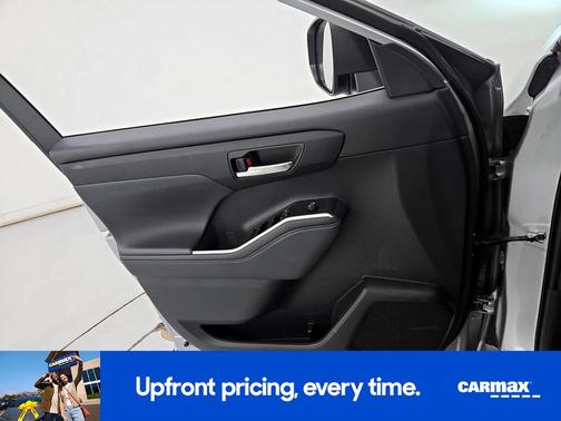 Silver 2023 Toyota Highlander XLE