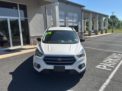 White Platinum Metallic Tri-Coat 2019 Ford Escape SE